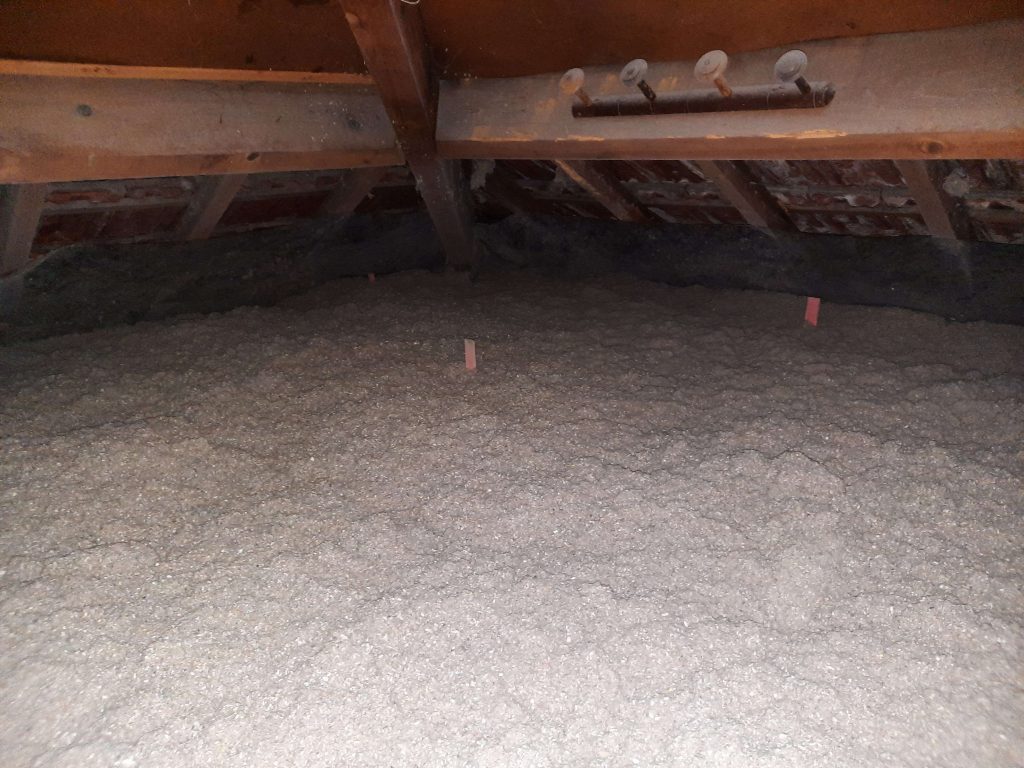 Isolation de combles perdus en ouate de cellulose.